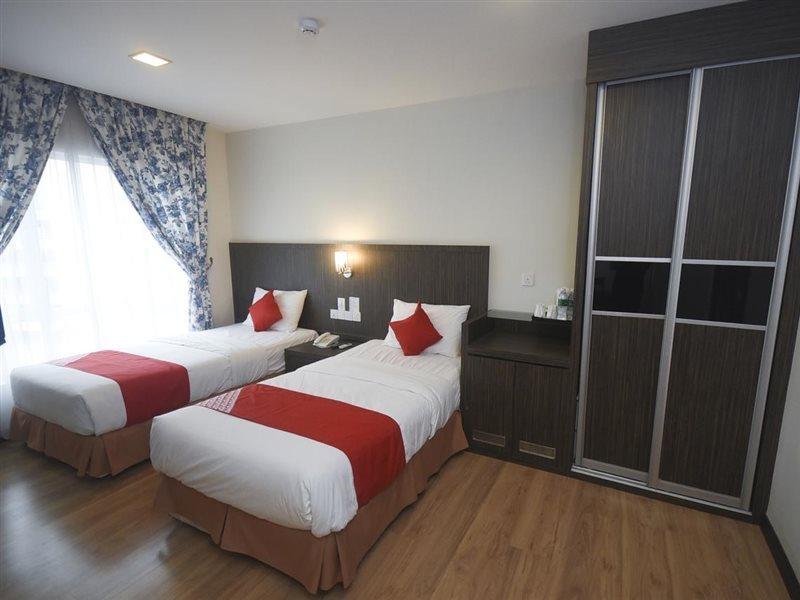 Super Oyo 985 Hotel Nur Мири Экстерьер фото