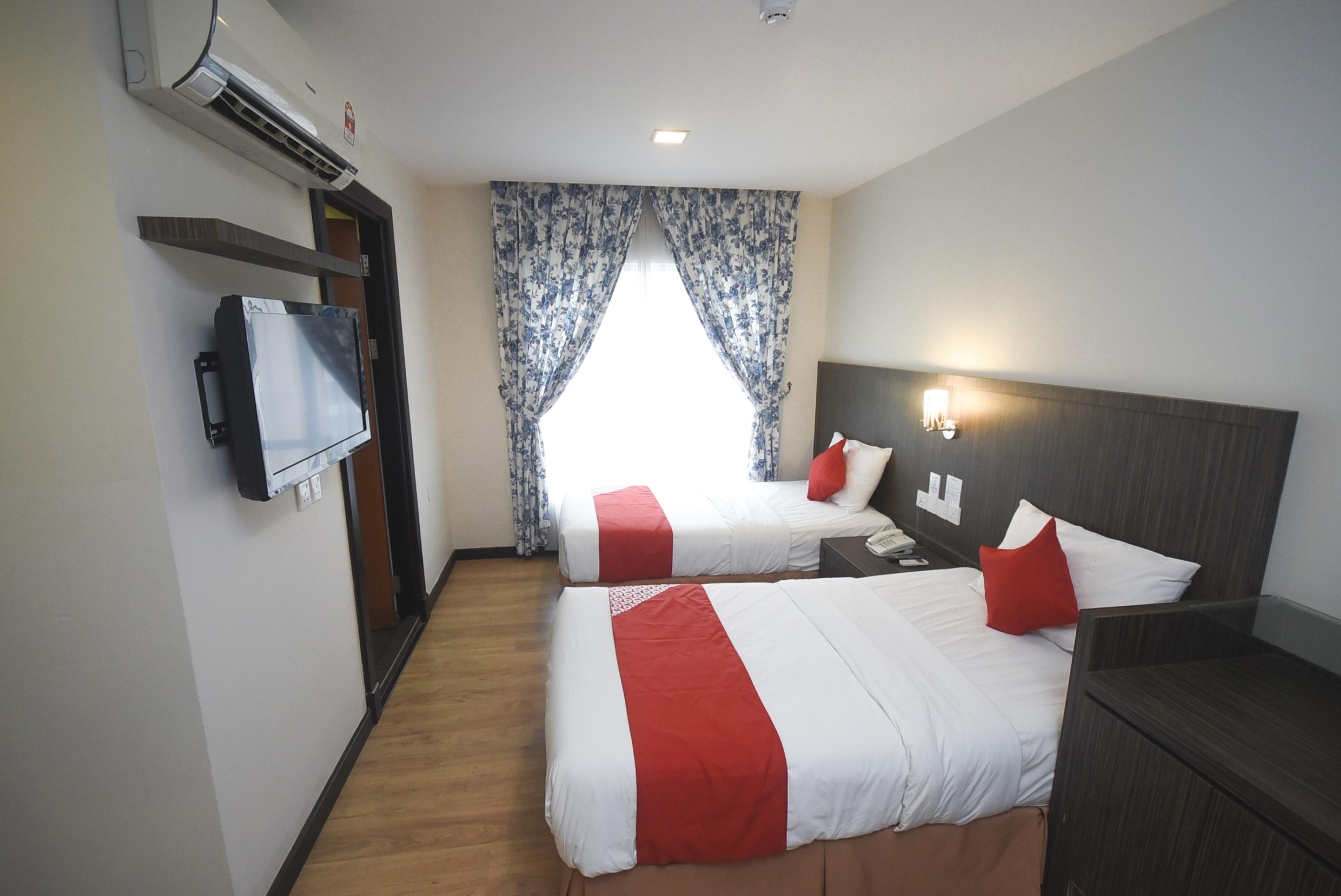 Super Oyo 985 Hotel Nur Мири Экстерьер фото