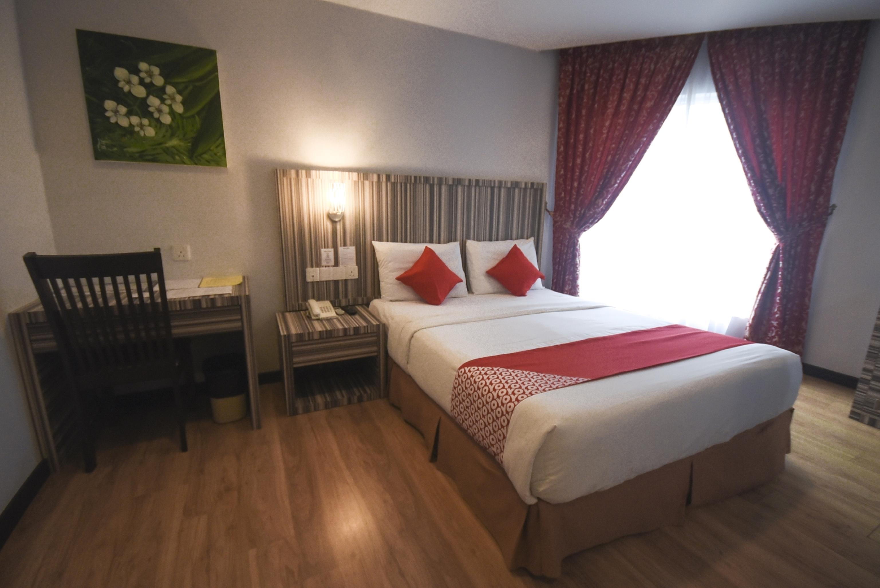 Super Oyo 985 Hotel Nur Мири Экстерьер фото