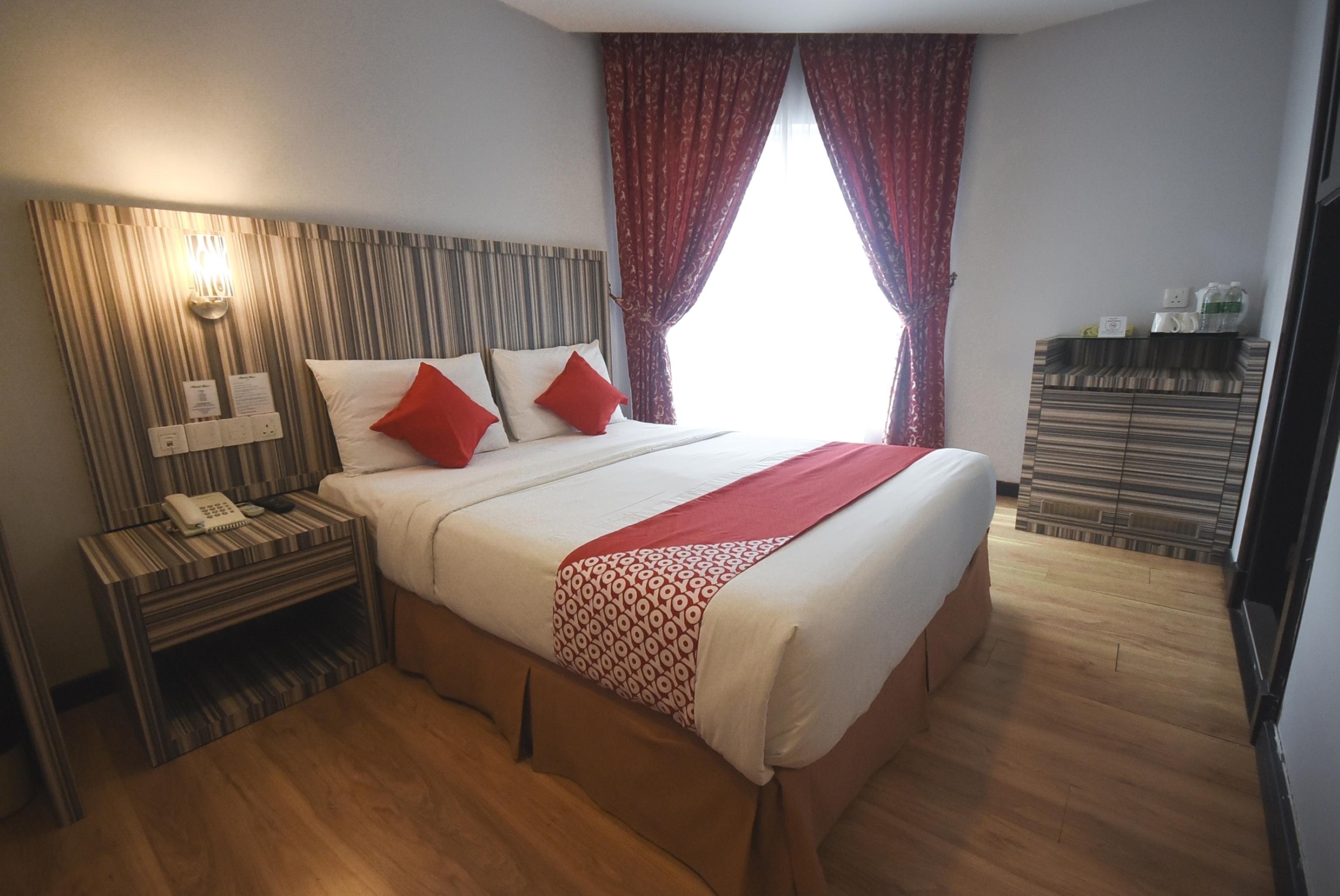 Super Oyo 985 Hotel Nur Мири Экстерьер фото