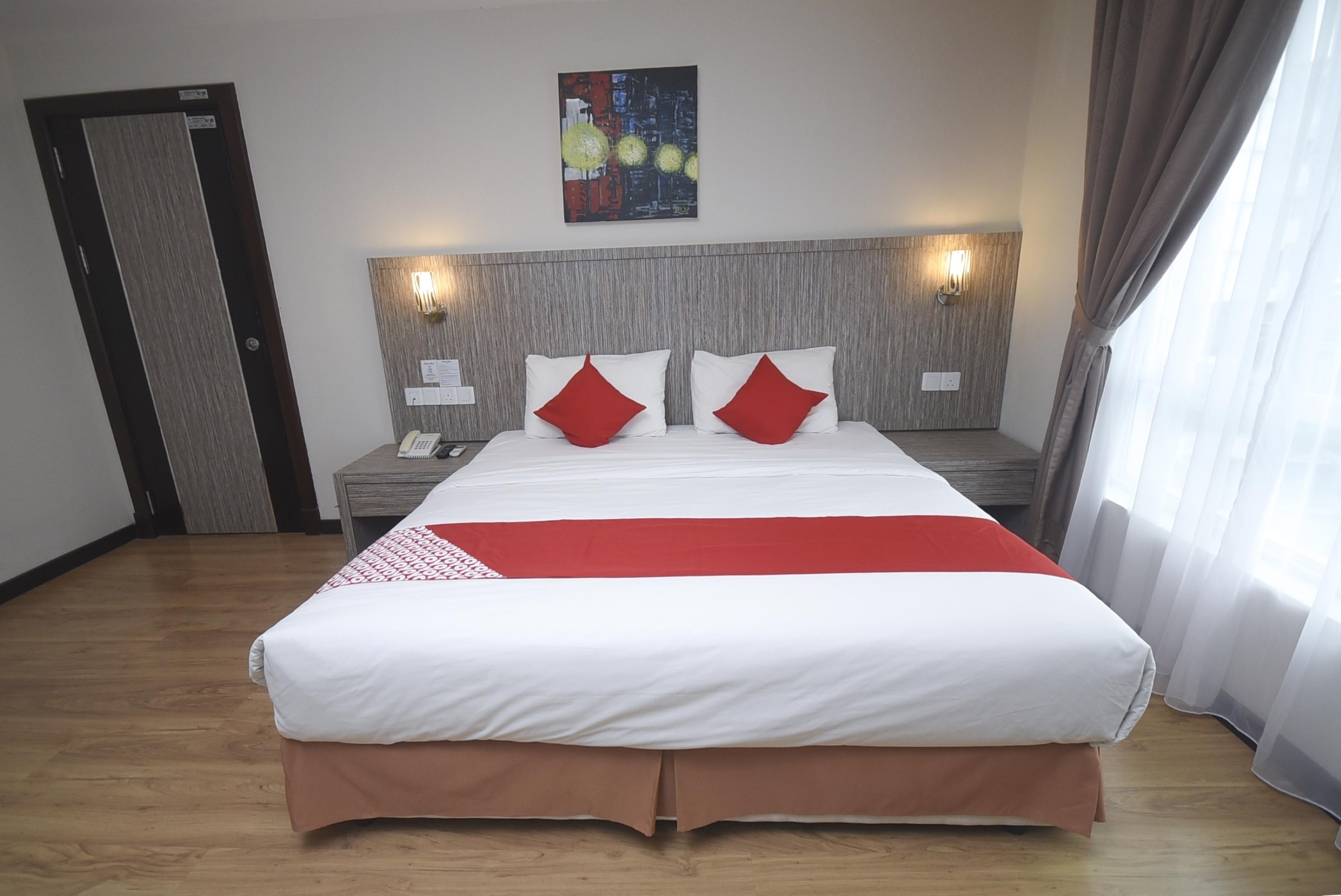 Super Oyo 985 Hotel Nur Мири Экстерьер фото