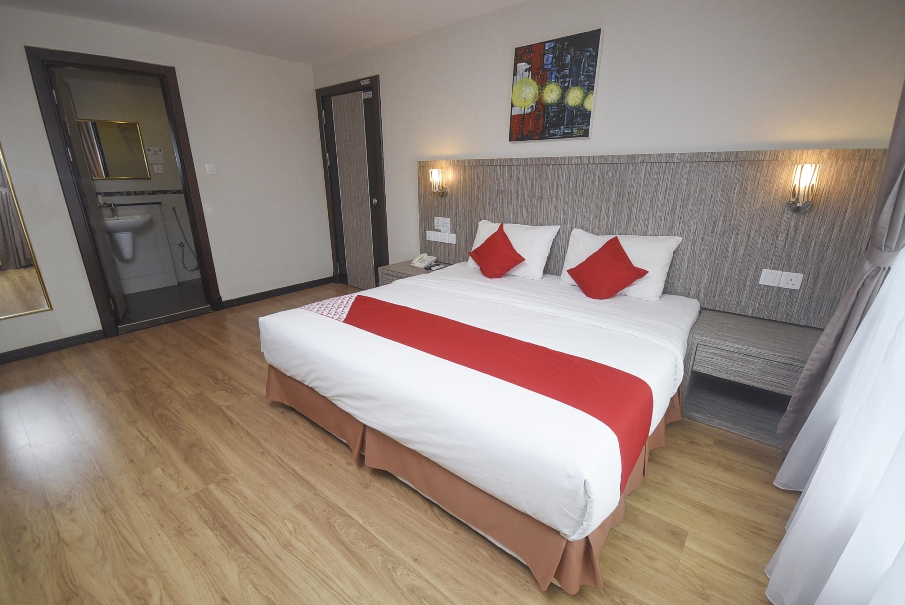 Super Oyo 985 Hotel Nur Мири Экстерьер фото
