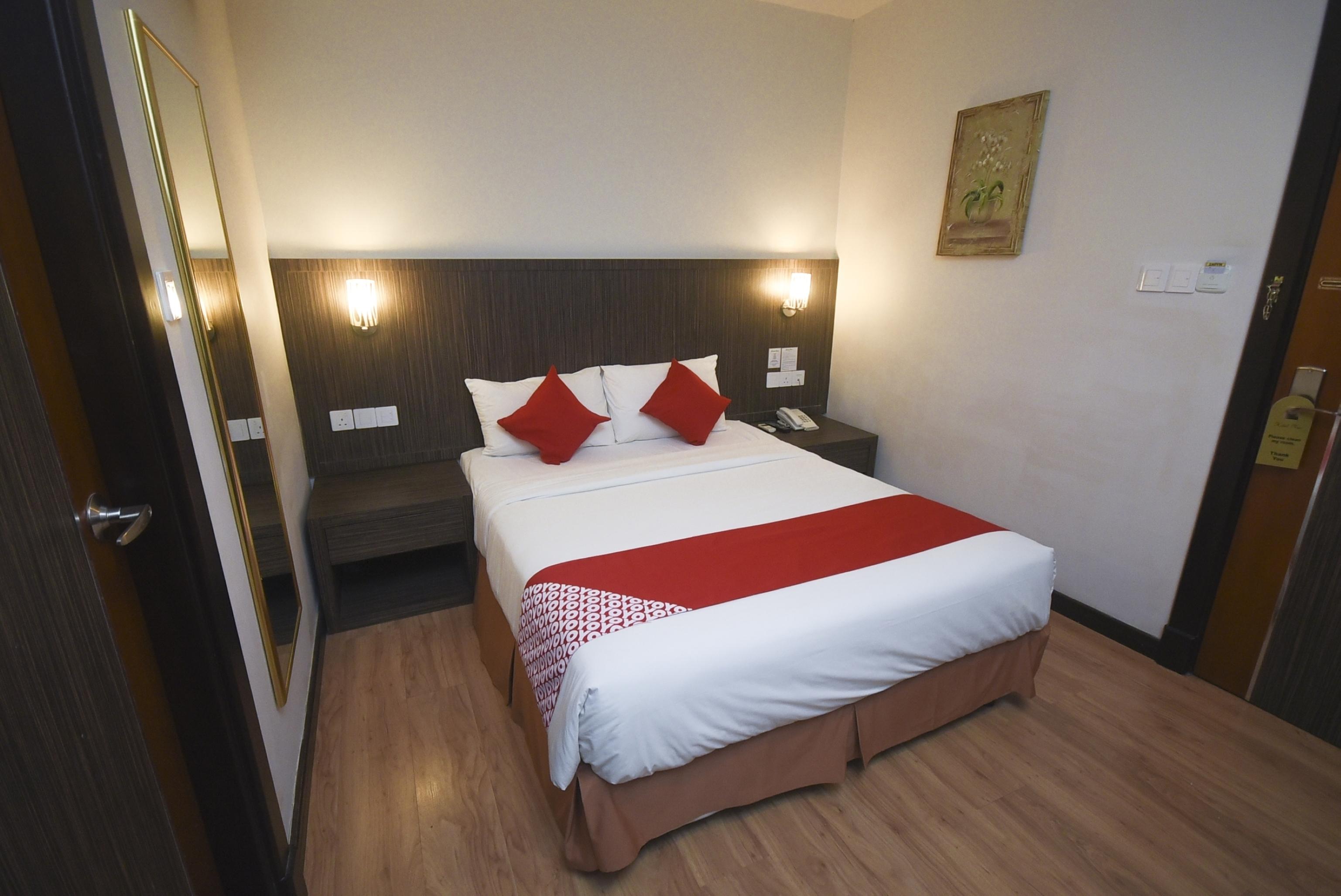Super Oyo 985 Hotel Nur Мири Экстерьер фото