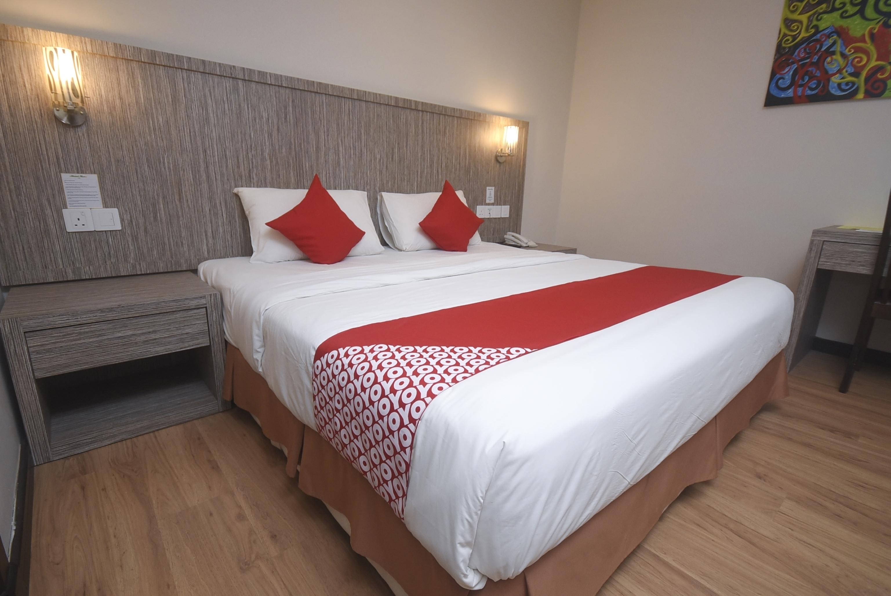 Super Oyo 985 Hotel Nur Мири Экстерьер фото