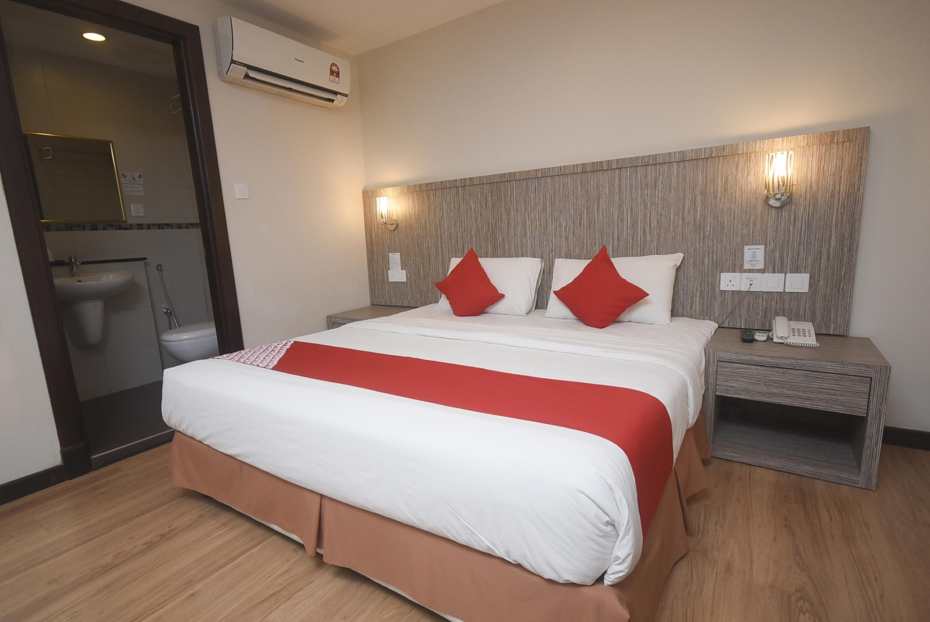 Super Oyo 985 Hotel Nur Мири Экстерьер фото