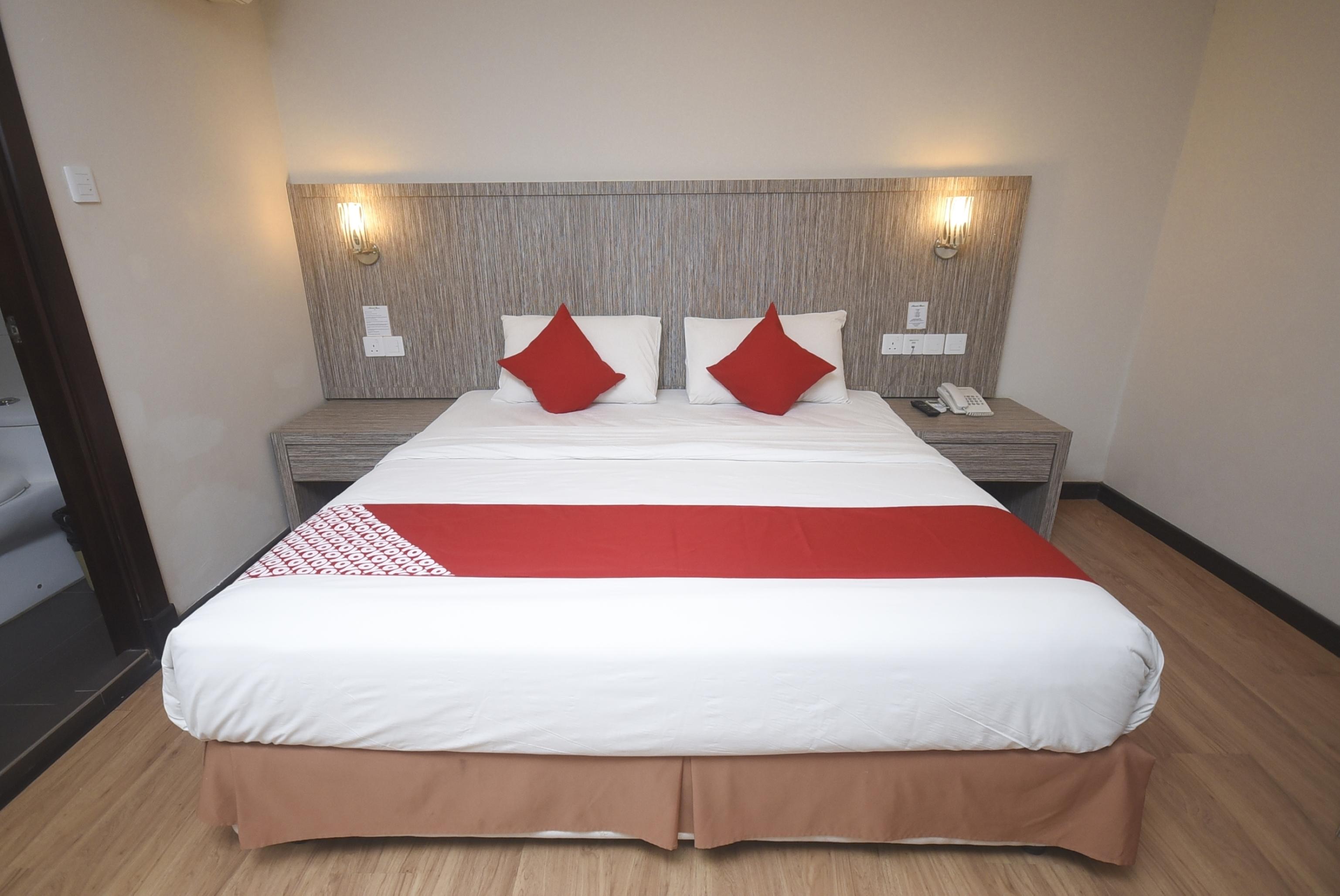 Super Oyo 985 Hotel Nur Мири Экстерьер фото