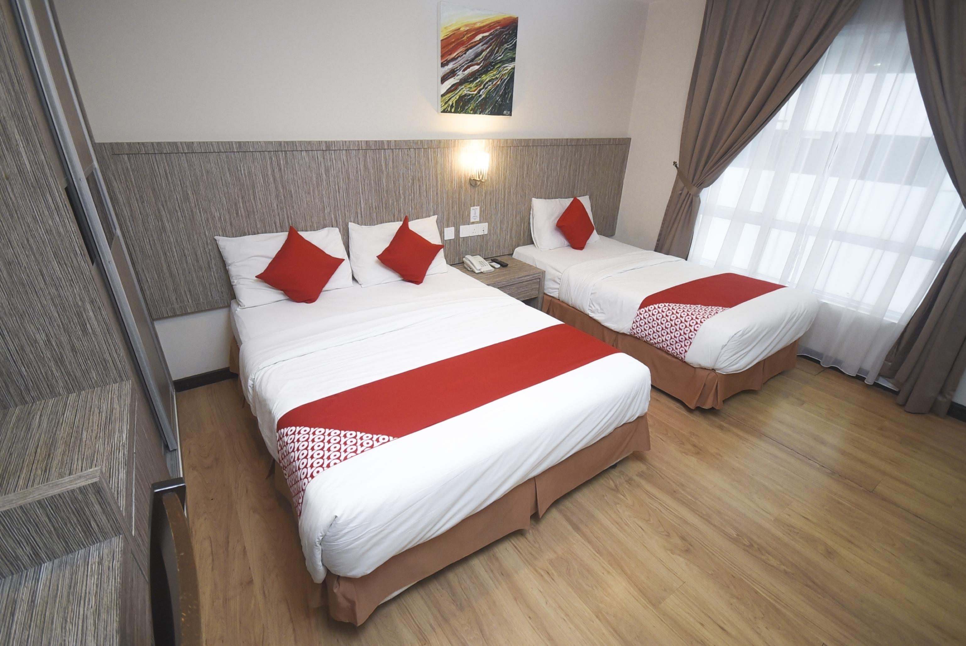 Super Oyo 985 Hotel Nur Мири Экстерьер фото