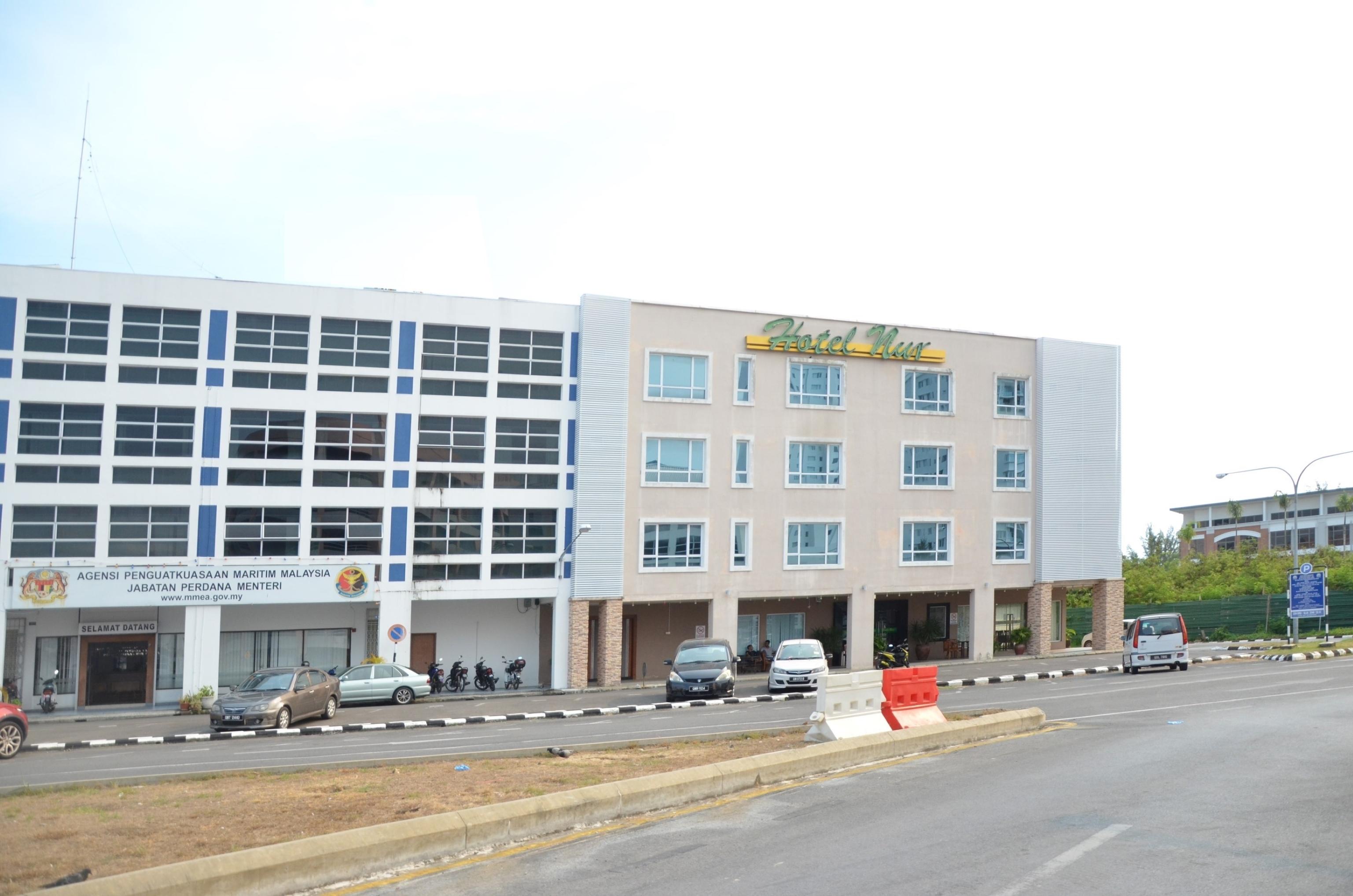 Super Oyo 985 Hotel Nur Мири Экстерьер фото