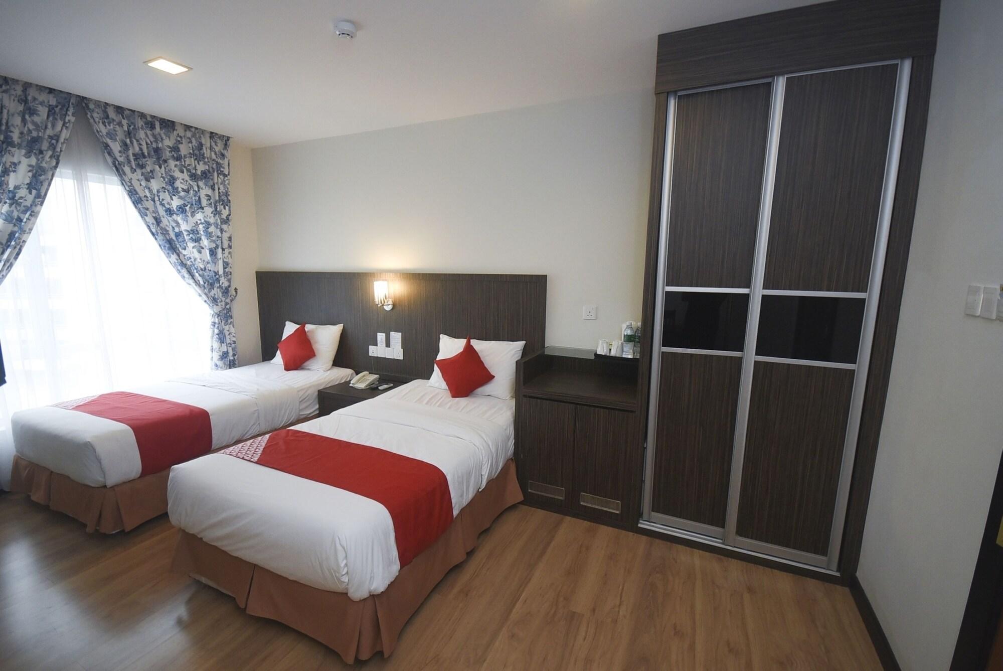 Super Oyo 985 Hotel Nur Мири Экстерьер фото