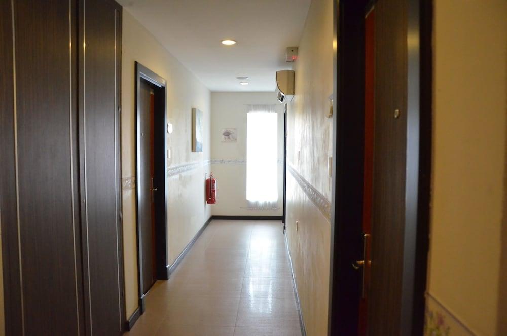 Super Oyo 985 Hotel Nur Мири Экстерьер фото