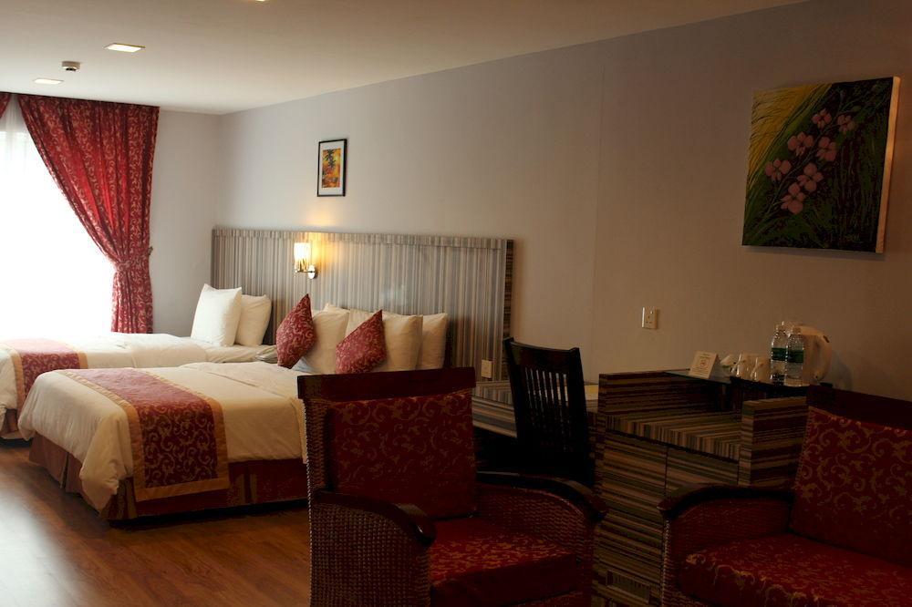 Super Oyo 985 Hotel Nur Мири Экстерьер фото