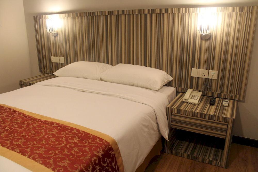 Super Oyo 985 Hotel Nur Мири Экстерьер фото