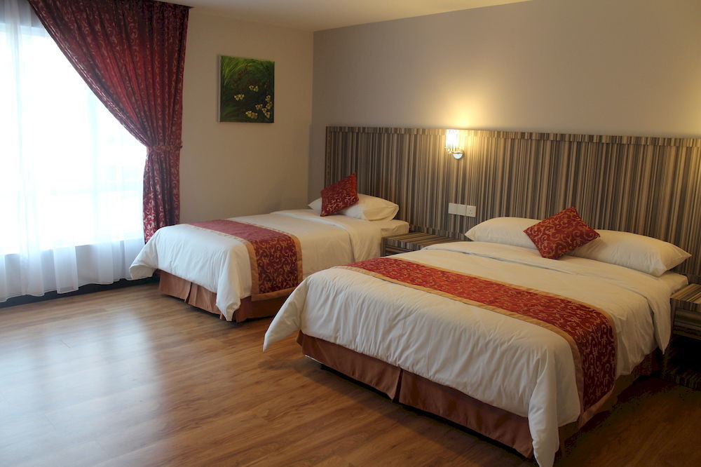 Super Oyo 985 Hotel Nur Мири Экстерьер фото