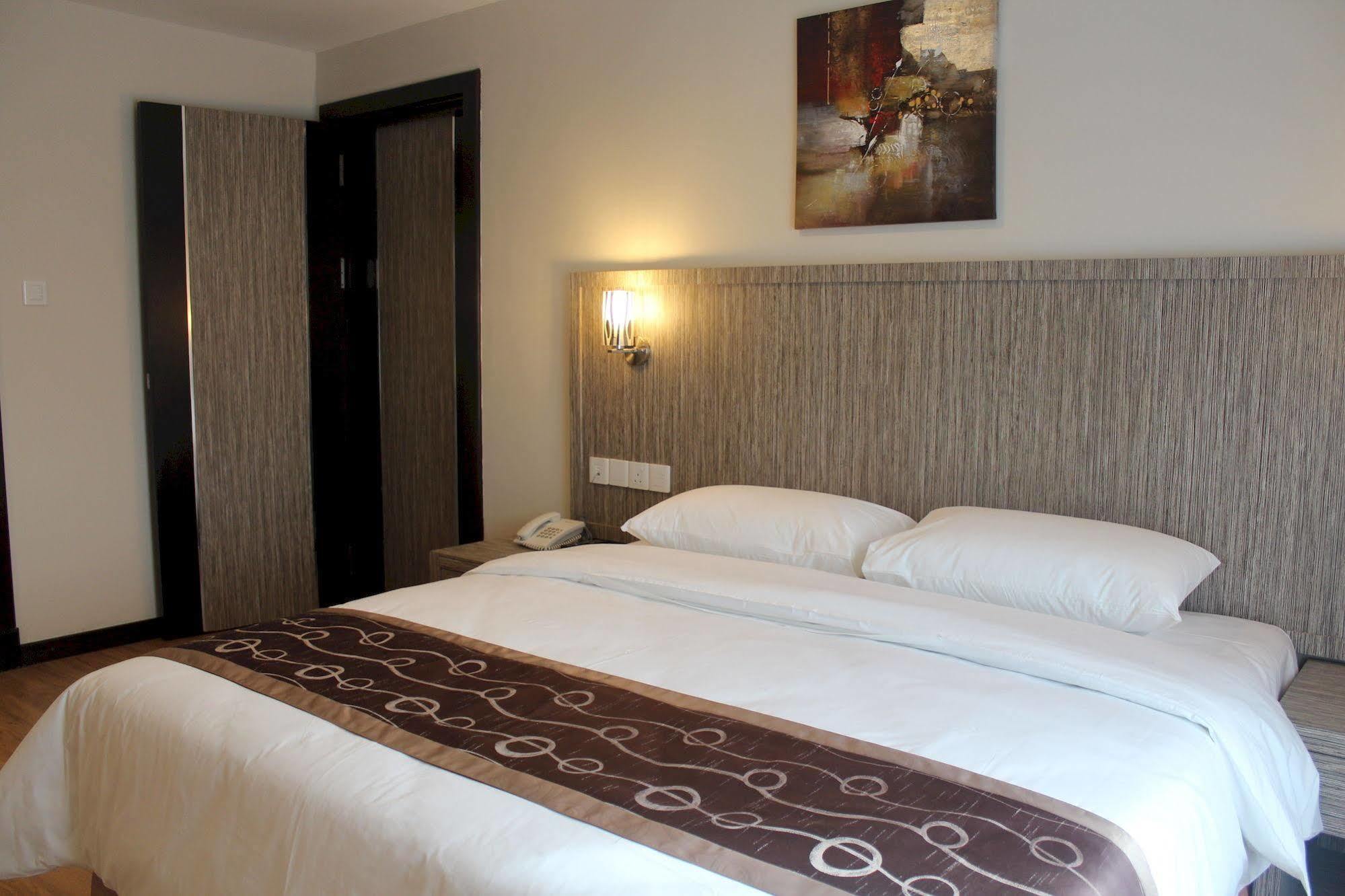 Super Oyo 985 Hotel Nur Мири Экстерьер фото
