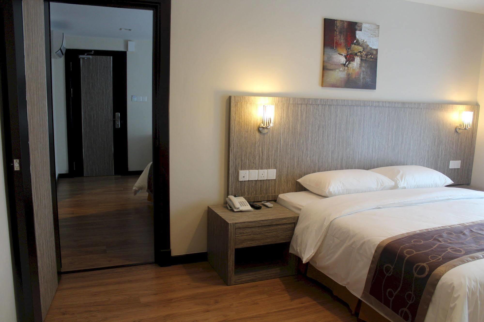 Super Oyo 985 Hotel Nur Мири Экстерьер фото