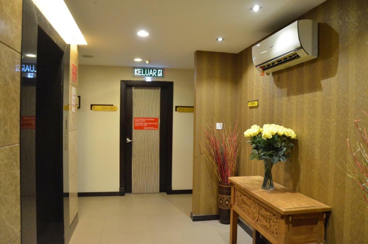 Super Oyo 985 Hotel Nur Мири Экстерьер фото