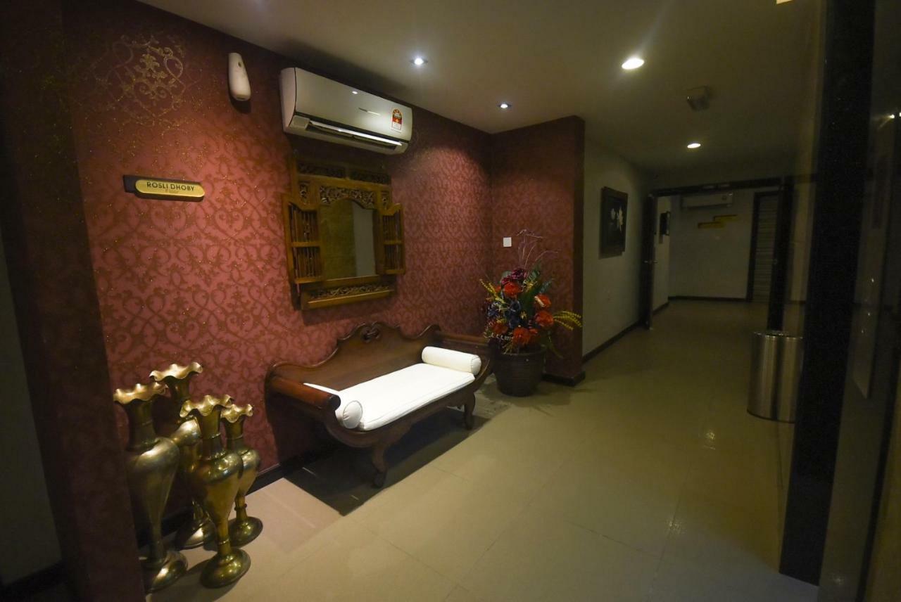 Super Oyo 985 Hotel Nur Мири Экстерьер фото