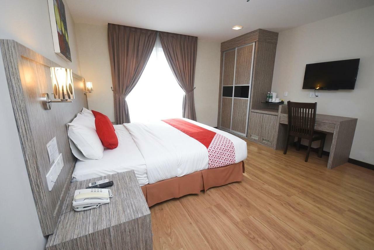 Super Oyo 985 Hotel Nur Мири Экстерьер фото