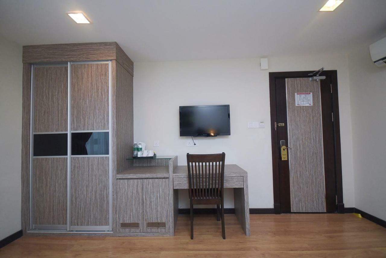 Super Oyo 985 Hotel Nur Мири Экстерьер фото