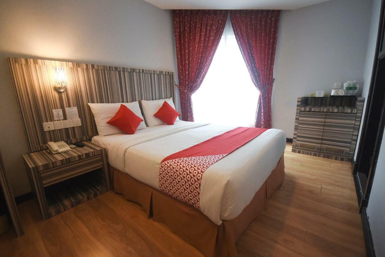 Super Oyo 985 Hotel Nur Мири Экстерьер фото