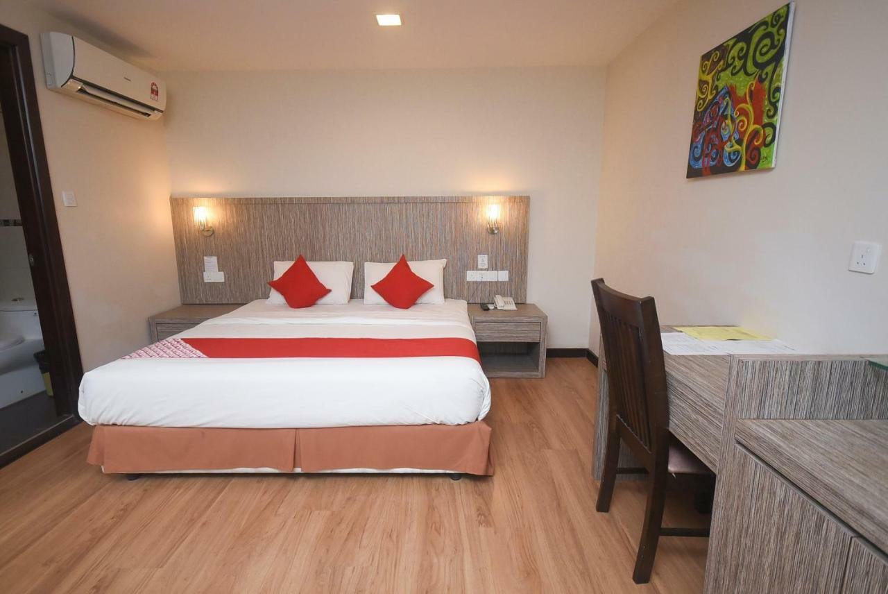Super Oyo 985 Hotel Nur Мири Экстерьер фото